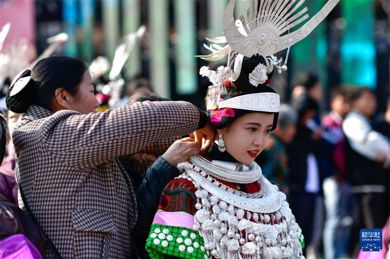 Menschen der Miao-Minorit?t feiern das Gannangxiang-Fest in Guizhou