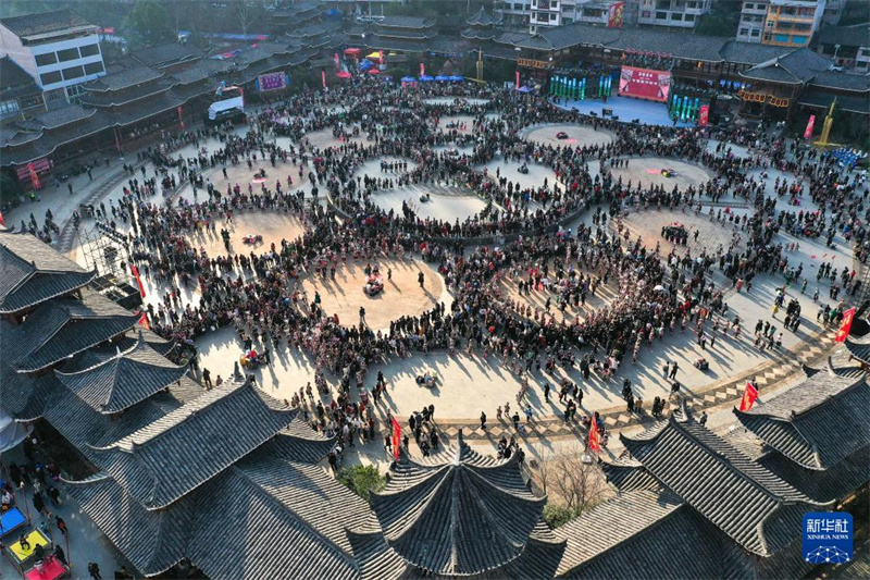 Menschen der Miao-Minorit?t feiern das Gannangxiang-Fest in Guizhou