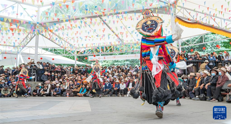 Tibetische Oper vor dem Potala-Palast aufgeführt